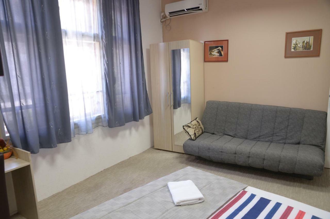 Guest House Golden Coin Nis Exterior photo