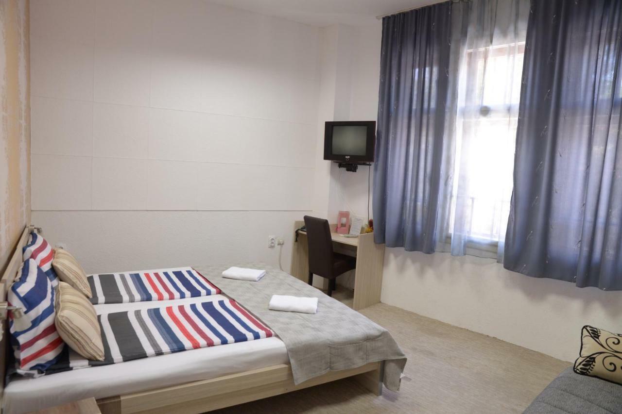 Guest House Golden Coin Nis Exterior photo