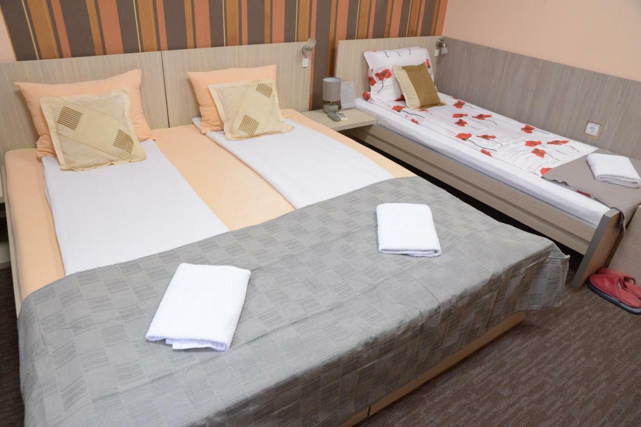 Guest House Golden Coin Nis Exterior photo